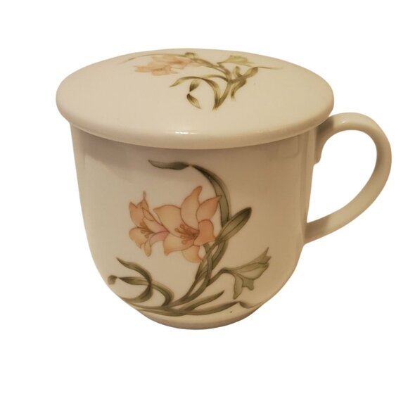 Ceramic Mug With Floral Design and Matching Lid - Picture 2 of 3
